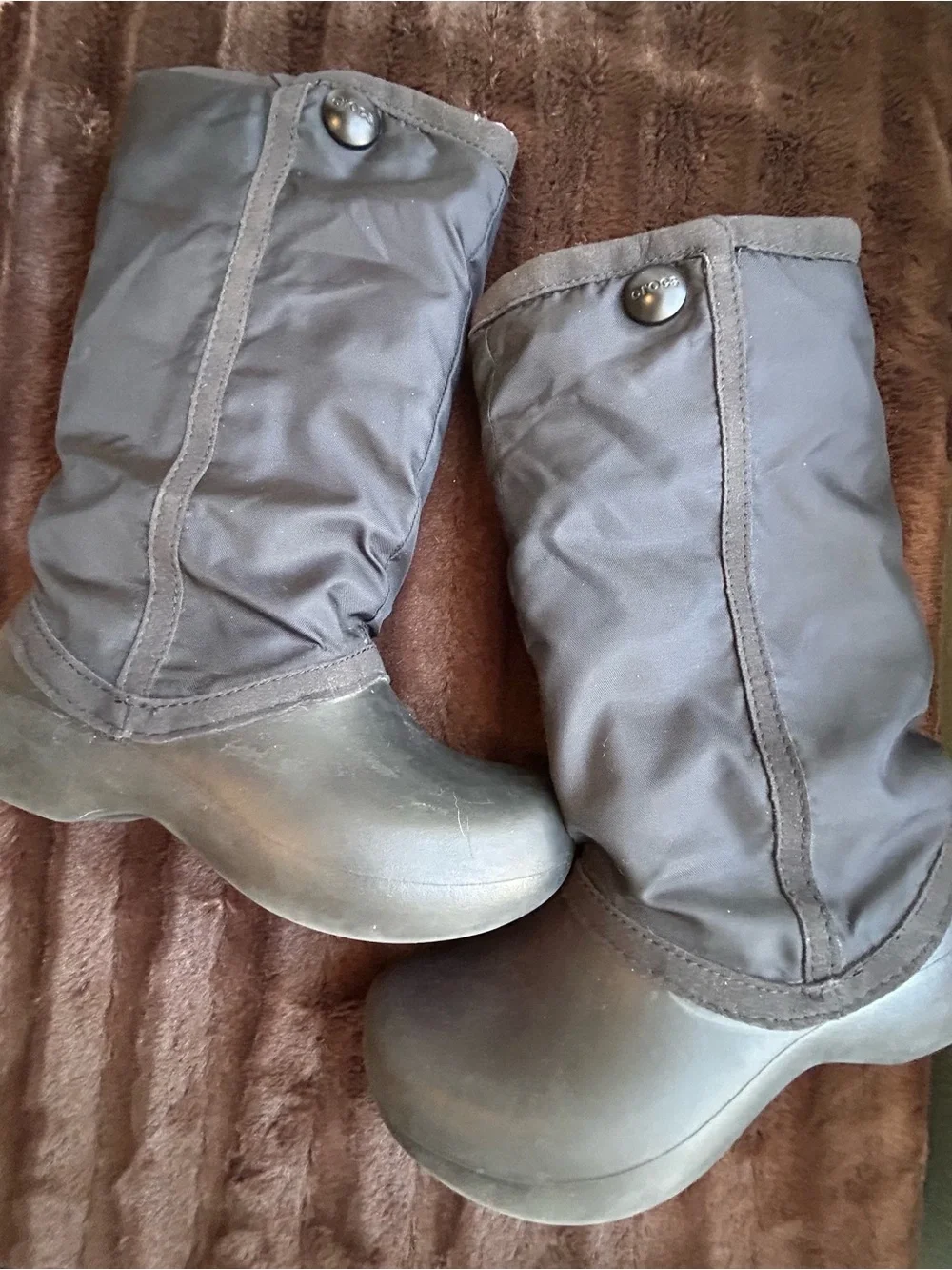 Women's size 6 Crocs pink fleece Lined cold weather winter snow Boots Black